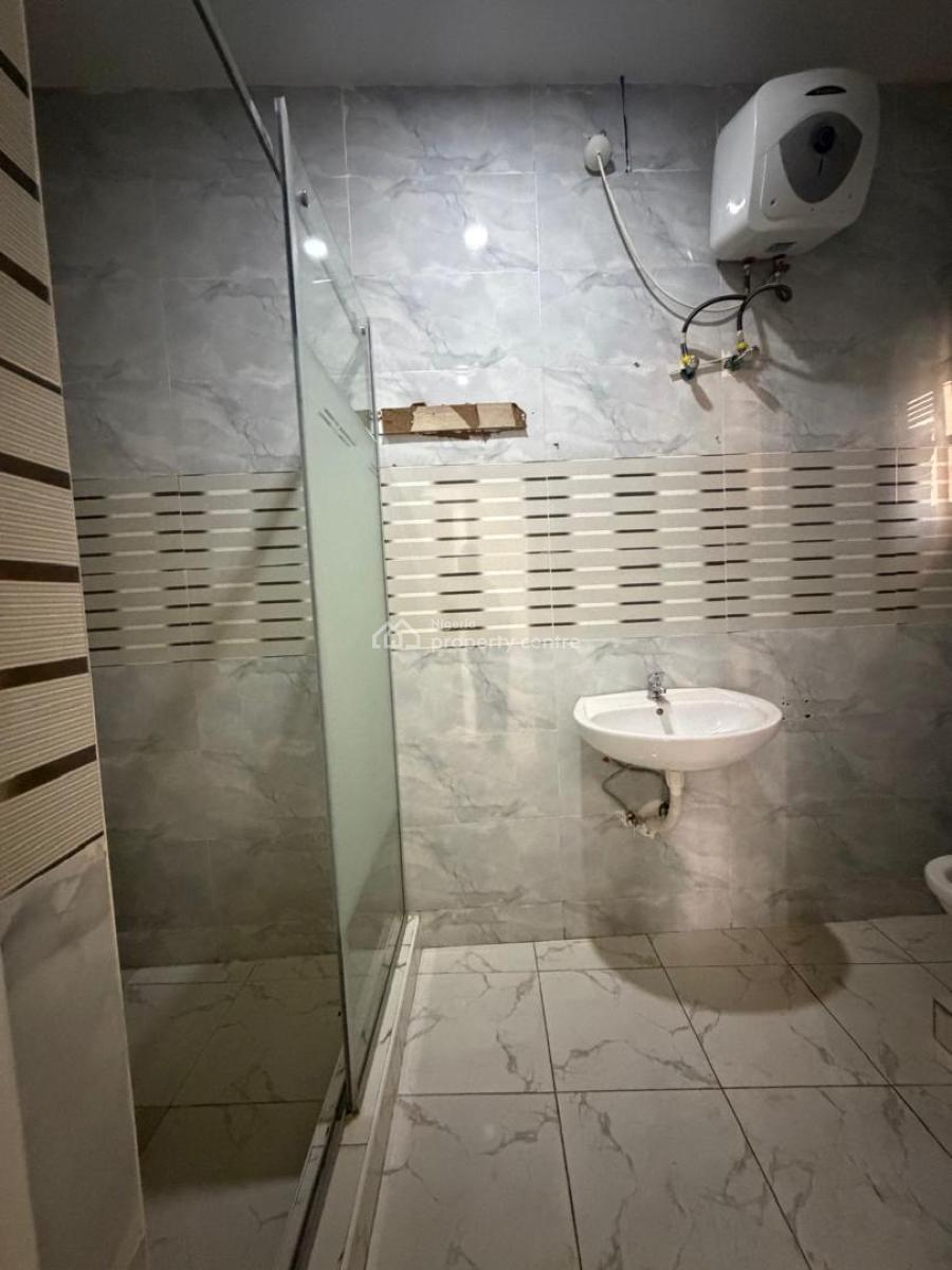 Sharp Specious Two Bedrooms Flat, Guzape District, Abuja, Flat / Apartment for Rent