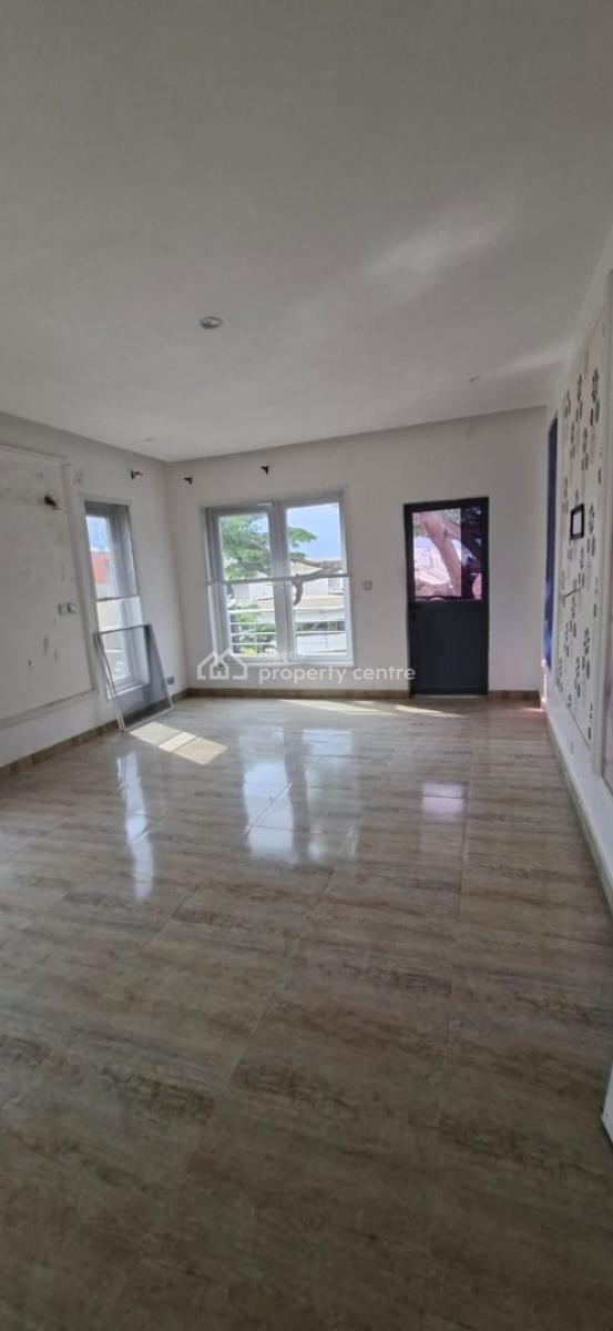 Single Room Shared Apartment with Excellent Service, Lekki Phase 1, Lekki, Lagos, Flat / Apartment for Rent