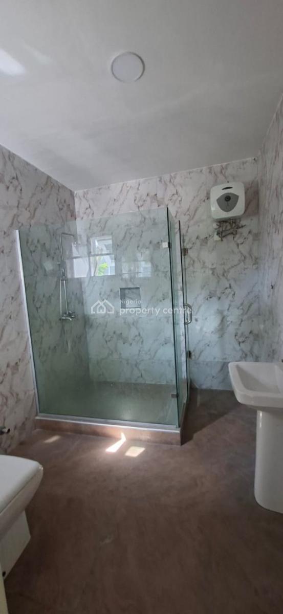 Single Room Shared Apartment with Excellent Service, Lekki Phase 1, Lekki, Lagos, Flat / Apartment for Rent