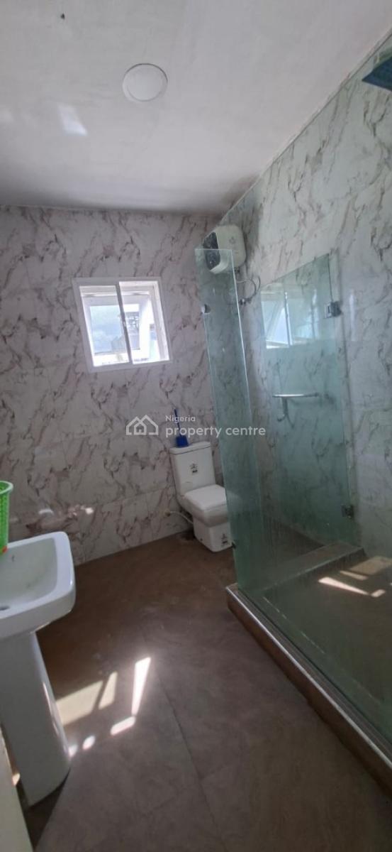 Single Room Shared Apartment with Excellent Service, Lekki Phase 1, Lekki, Lagos, Flat / Apartment for Rent