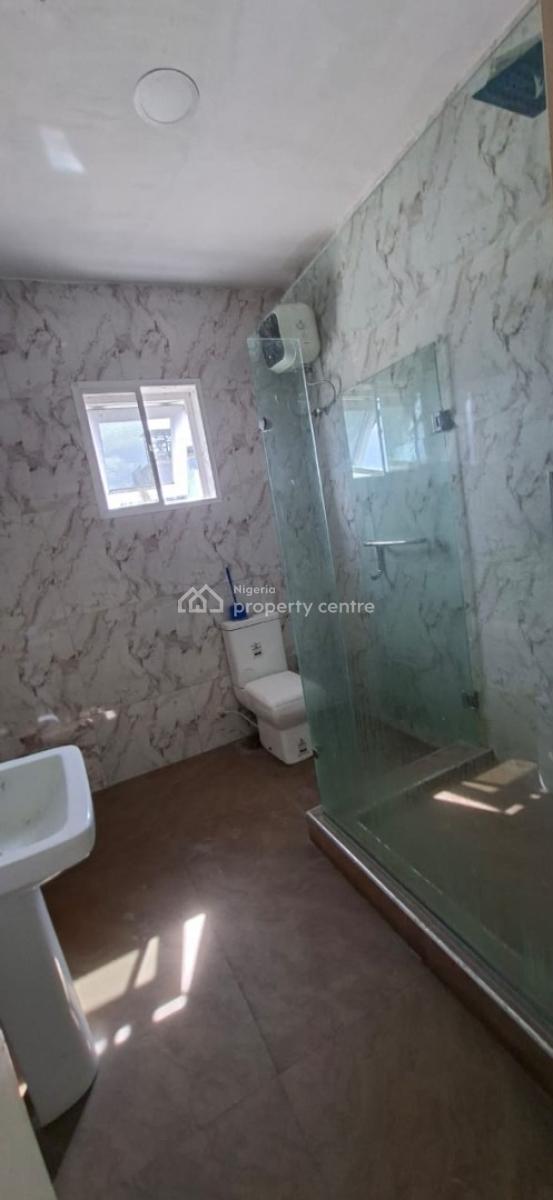 Single Room Shared Apartment with Excellent Service, Lekki Phase 1, Lekki, Lagos, Flat / Apartment for Rent
