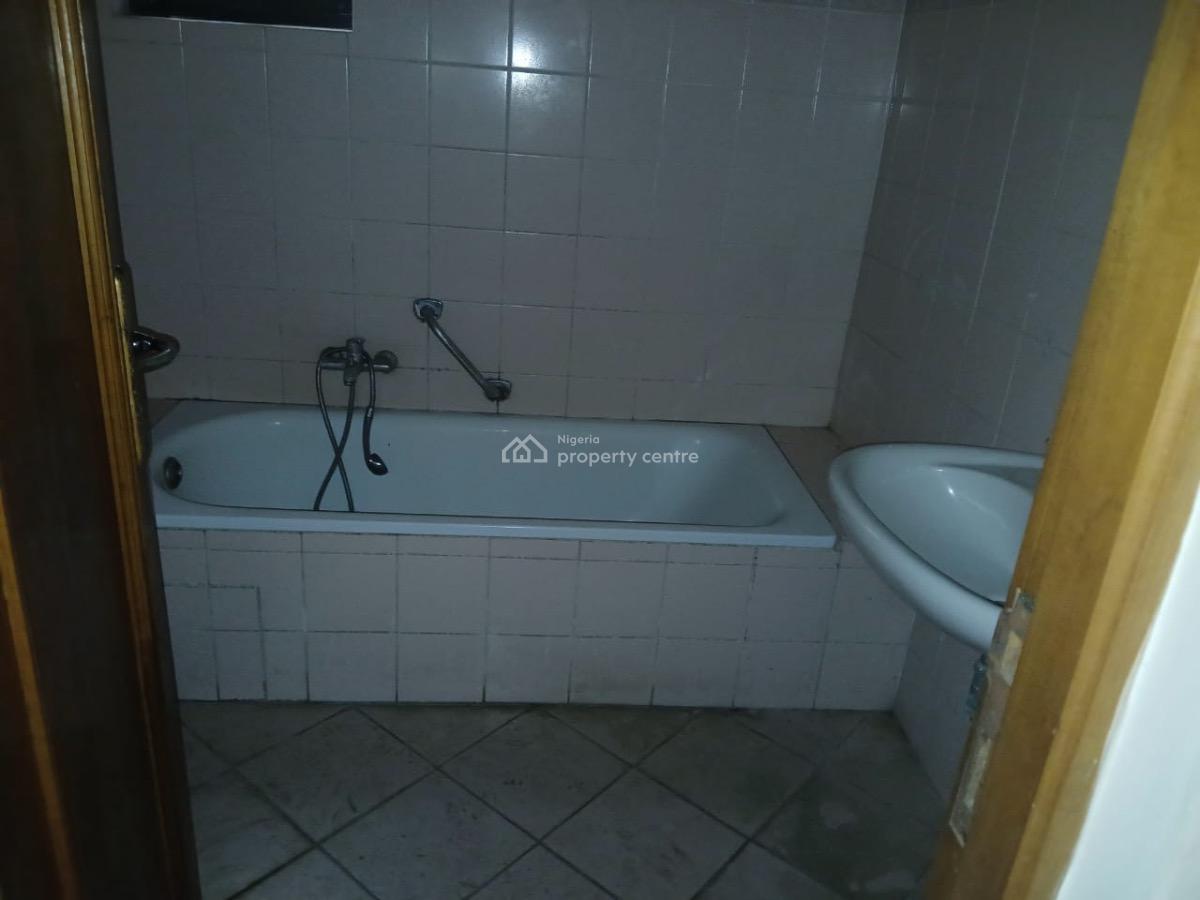 Spacious with a B Q in Premium Environment, Chris Alli Crescent, Abacha Estate, Ikoyi, Lagos, Flat / Apartment for Rent