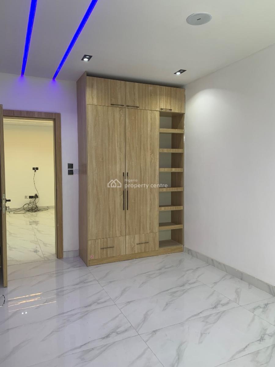 Smart and Elegant  2 Bedroom Apartment with Swimming Pool and Gym, Lekki Phase 1, Lekki, Lagos, Flat / Apartment for Sale