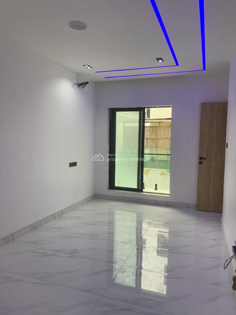 Smart and Elegant  2 Bedroom Apartment with Swimming Pool and Gym, Lekki Phase 1, Lekki, Lagos, Flat / Apartment for Sale