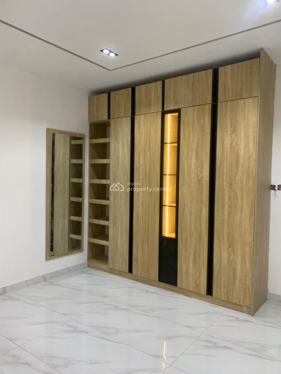 Smart and Elegant  2 Bedroom Apartment with Swimming Pool and Gym, Lekki Phase 1, Lekki, Lagos, Flat / Apartment for Sale