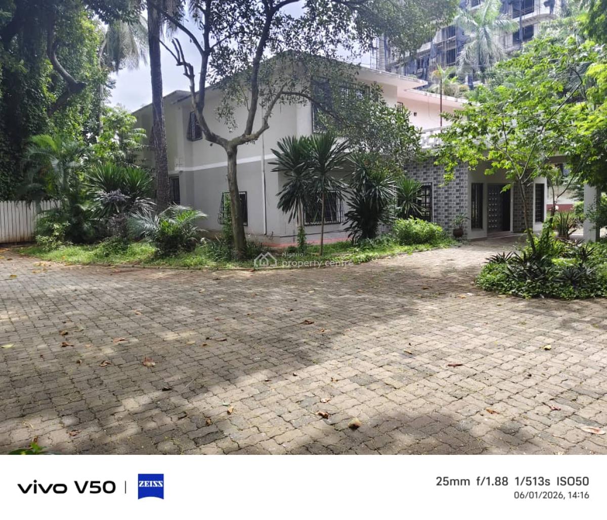 2500m2, Dry Fully Fenced Land with Refurbishable Detached House, Off Bourdilon Road, Old Ikoyi, Lagos, Nigeria., Ikoyi, Lagos, Land for Sale