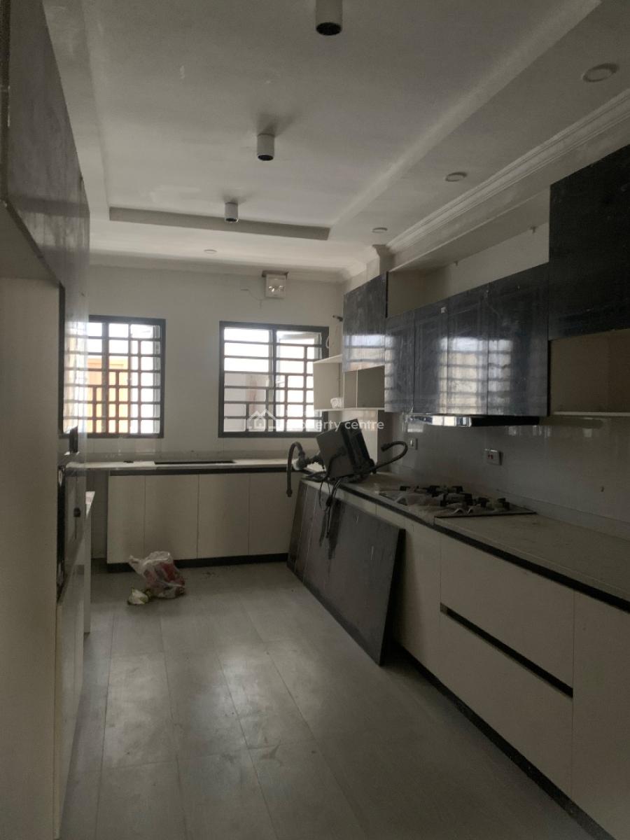 Elegant  Crafted 4 Bedroom Apartment, Lekki Phase 1, Lekki, Lagos, Flat / Apartment for Sale