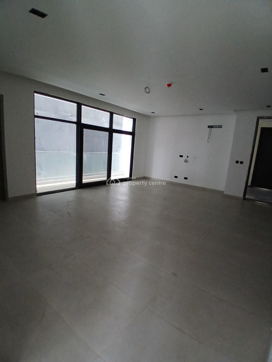 New and Serviced with 24/7 Power Supply 3 Bedroom En-suite Flat with a, Lekki Phase 1, Lekki, Lagos, Flat / Apartment for Sale