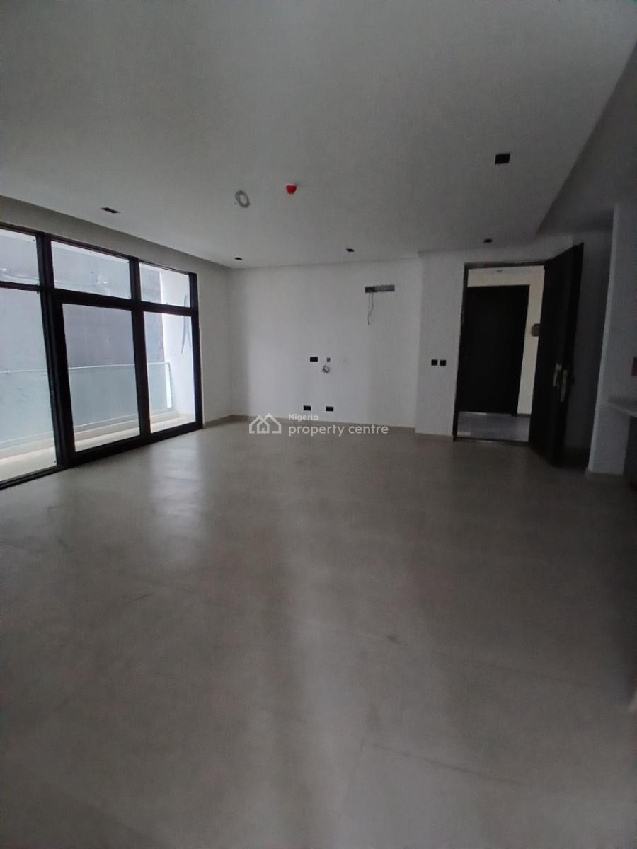 New and Serviced with 24/7 Power Supply 3 Bedroom En-suite Flat with a, Lekki Phase 1, Lekki, Lagos, Flat / Apartment for Sale