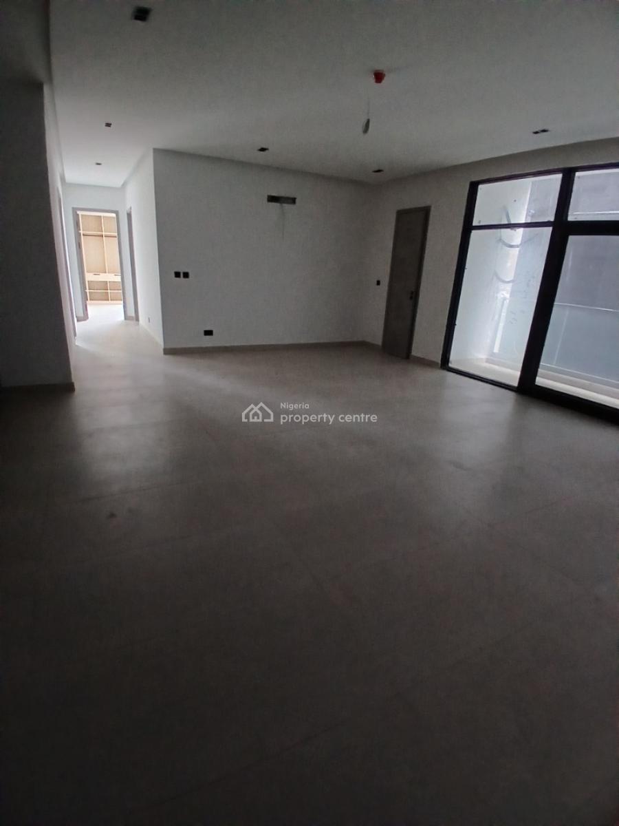 New and Serviced with 24/7 Power Supply 3 Bedroom En-suite Flat with a, Lekki Phase 1, Lekki, Lagos, Flat / Apartment for Sale