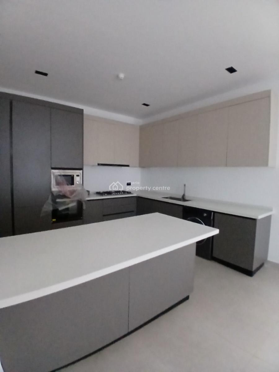 New and Serviced with 24/7 Power Supply 3 Bedroom En-suite Flat with a, Lekki Phase 1, Lekki, Lagos, Flat / Apartment for Sale