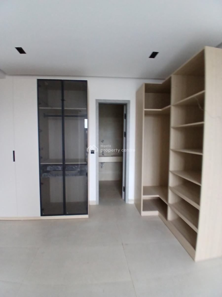 New and Serviced with 24/7 Power Supply 3 Bedroom En-suite Flat with a, Lekki Phase 1, Lekki, Lagos, Flat / Apartment for Sale