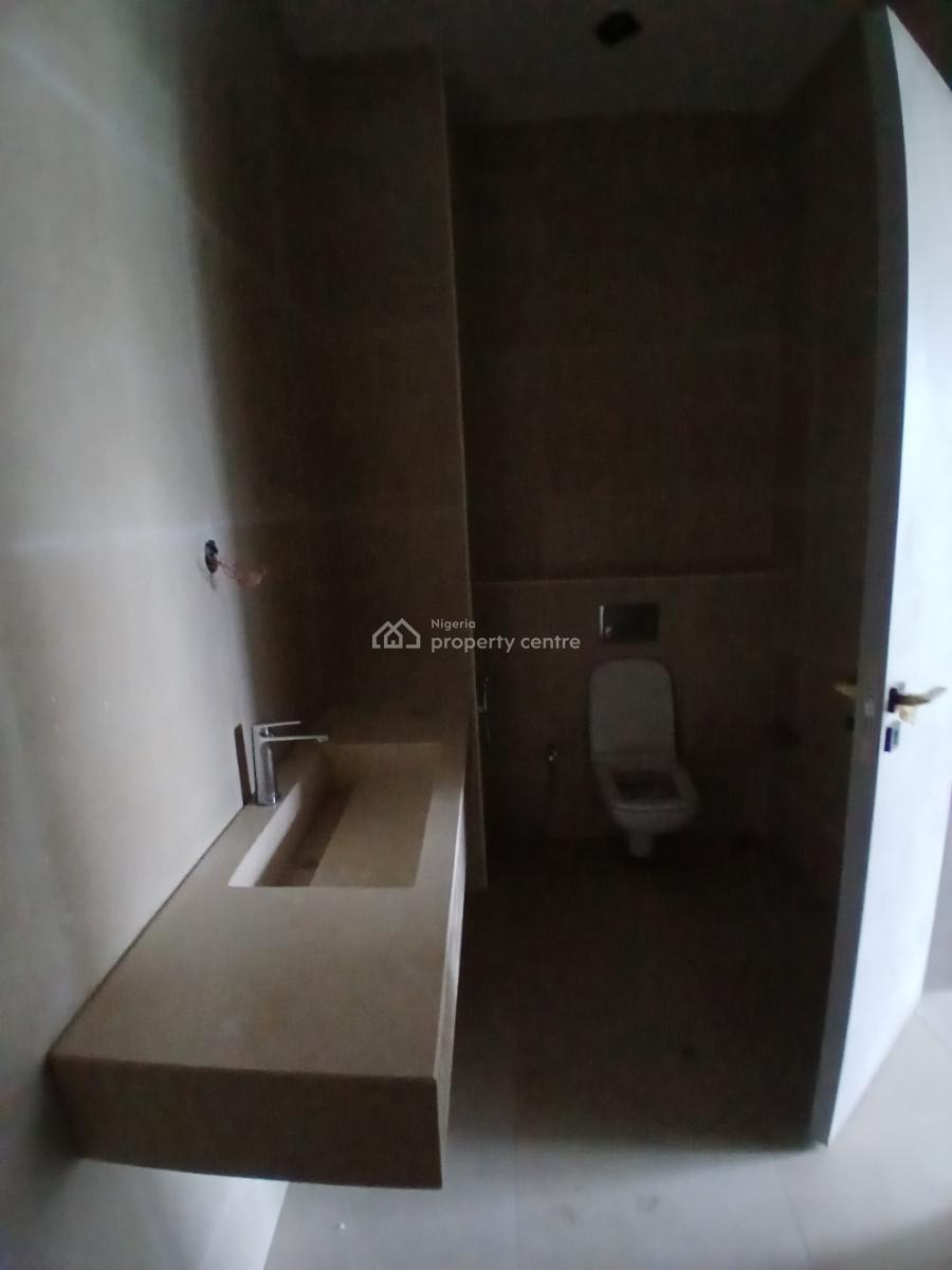 New and Serviced with 24/7 Power Supply 3 Bedroom En-suite Flat with a, Lekki Phase 1, Lekki, Lagos, Flat / Apartment for Sale