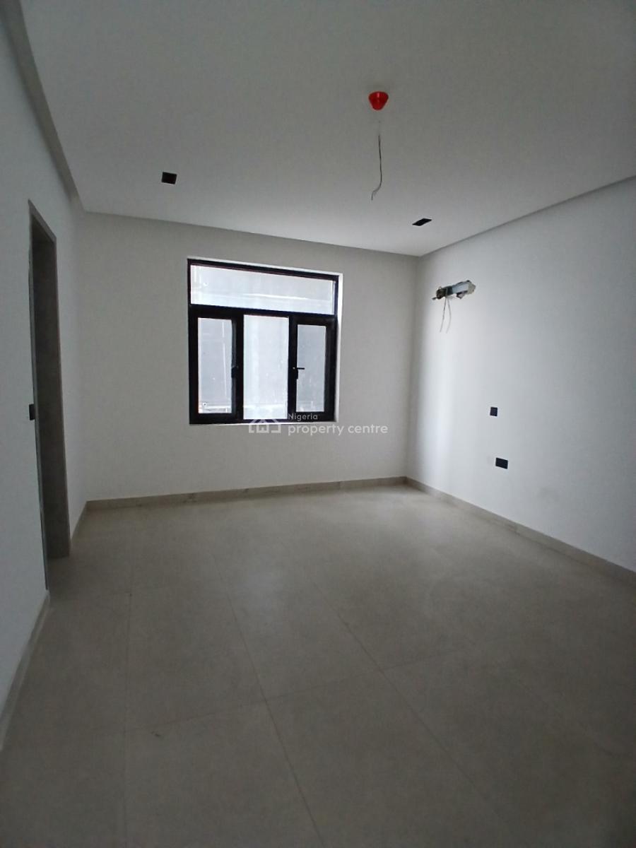 New and Serviced with 24/7 Power Supply 3 Bedroom En-suite Flat with a, Lekki Phase 1, Lekki, Lagos, Flat / Apartment for Sale