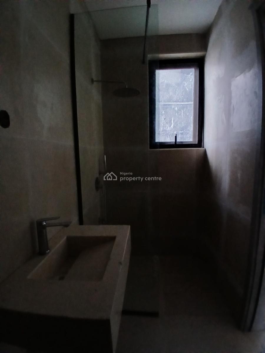 New and Serviced with 24/7 Power Supply 3 Bedroom En-suite Flat with a, Lekki Phase 1, Lekki, Lagos, Flat / Apartment for Sale