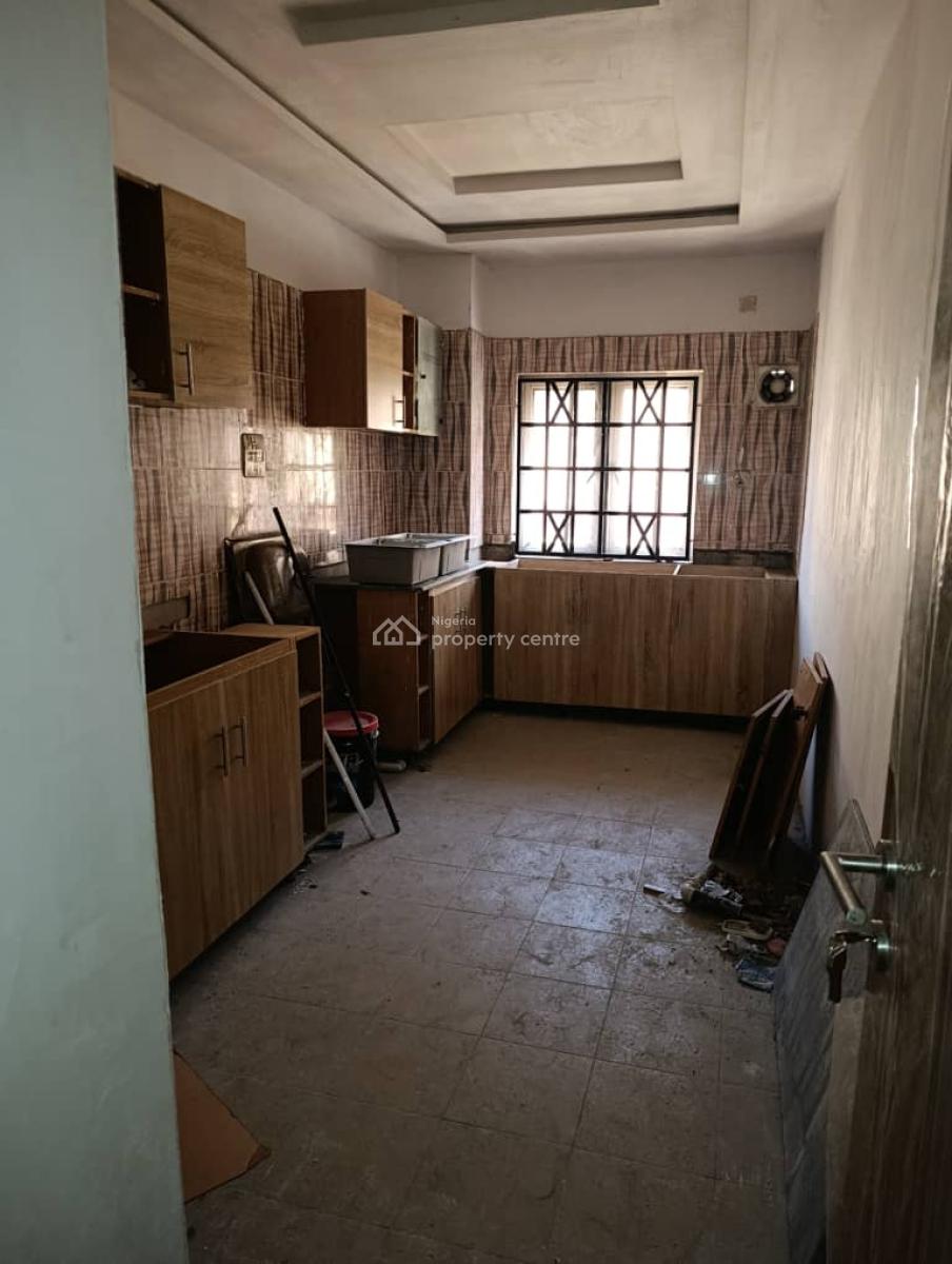 Renovated 3bedroom Flat Upstairs, Shitta, Surulere Lagos, Surulere, Lagos, House for Rent