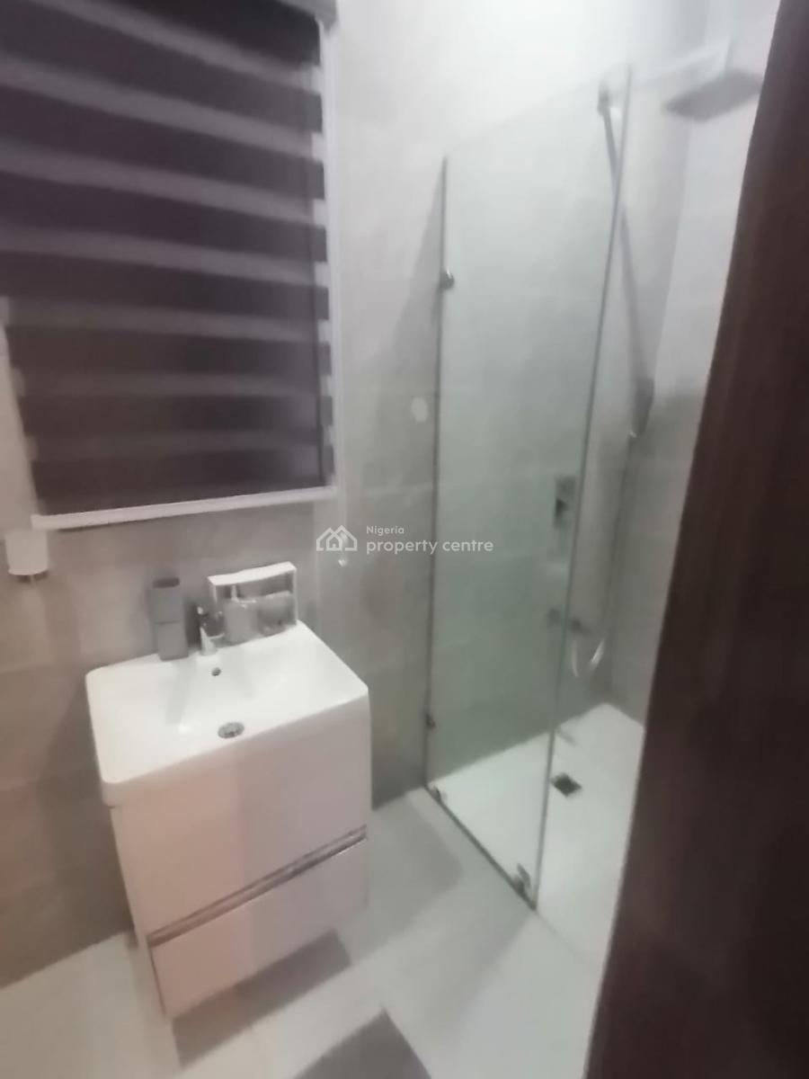 Brand New Serviced of 3bedroom Flat +gym, Lift, Lounge,24hrs Power, Off Freedom Way, Lekki Phase 1, Lekki, Lagos, Flat / Apartment for Rent