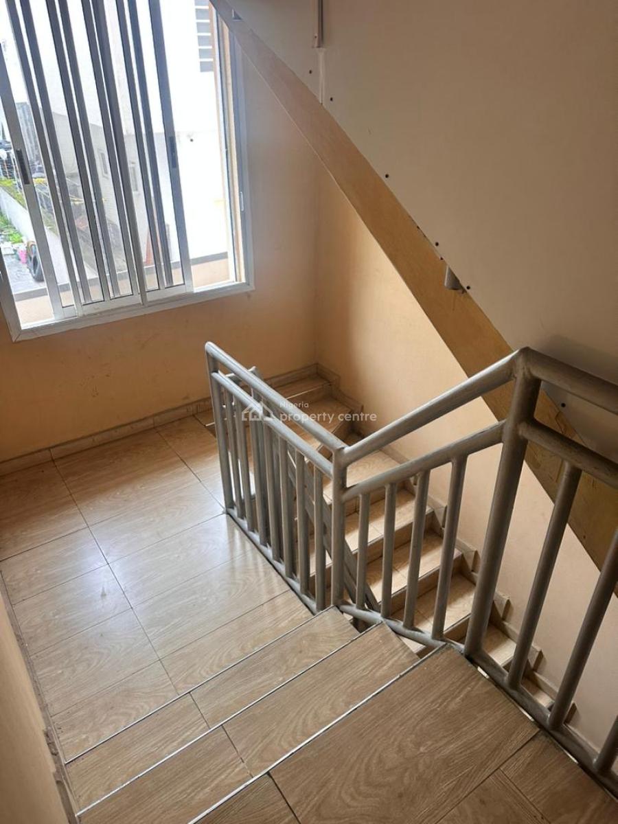 Newly Renovated 2 Bedroom Apartment, Lekki, Lagos, Flat / Apartment for Sale