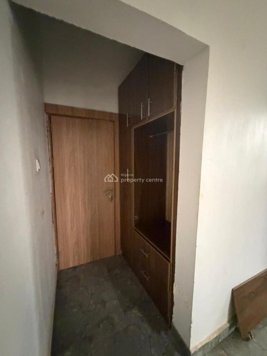 Well-presented 2-bedroom Apartment, Jahi, Abuja, Flat / Apartment for Rent