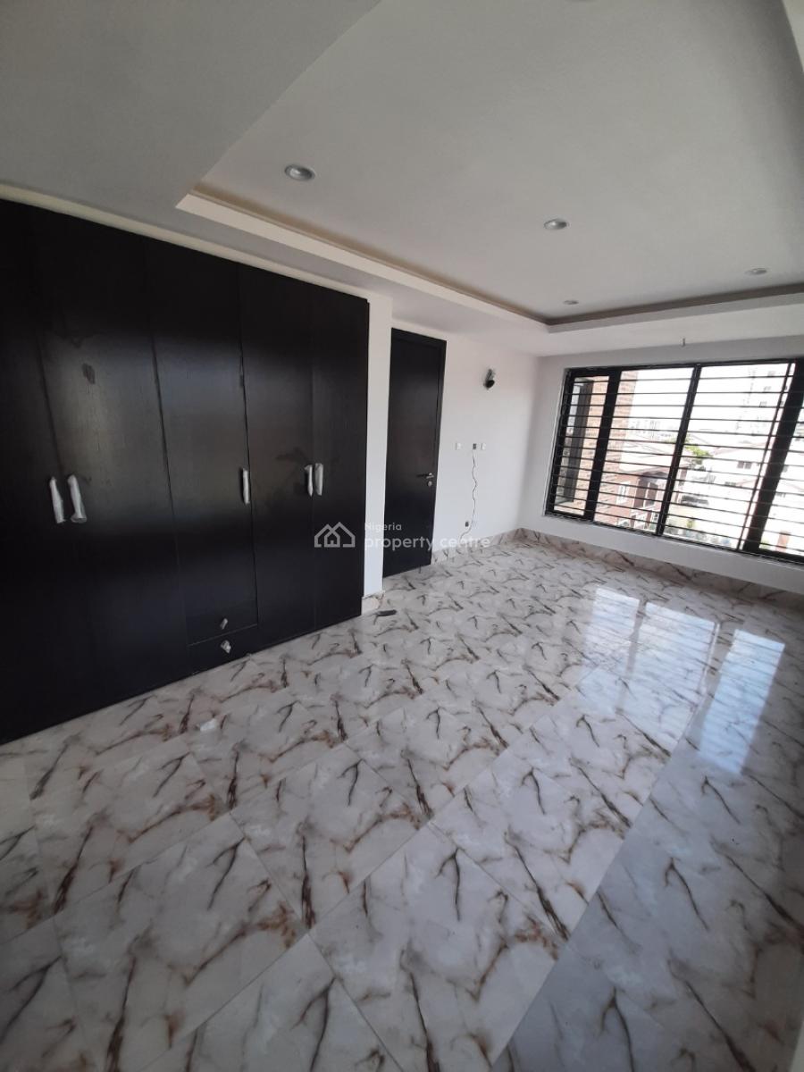 Serviced 3 Bedroom En-suite Flat with an Enclosed Fitted Kitchen, Cook, Lekki Phase 1, Lekki, Lagos, Flat / Apartment for Rent