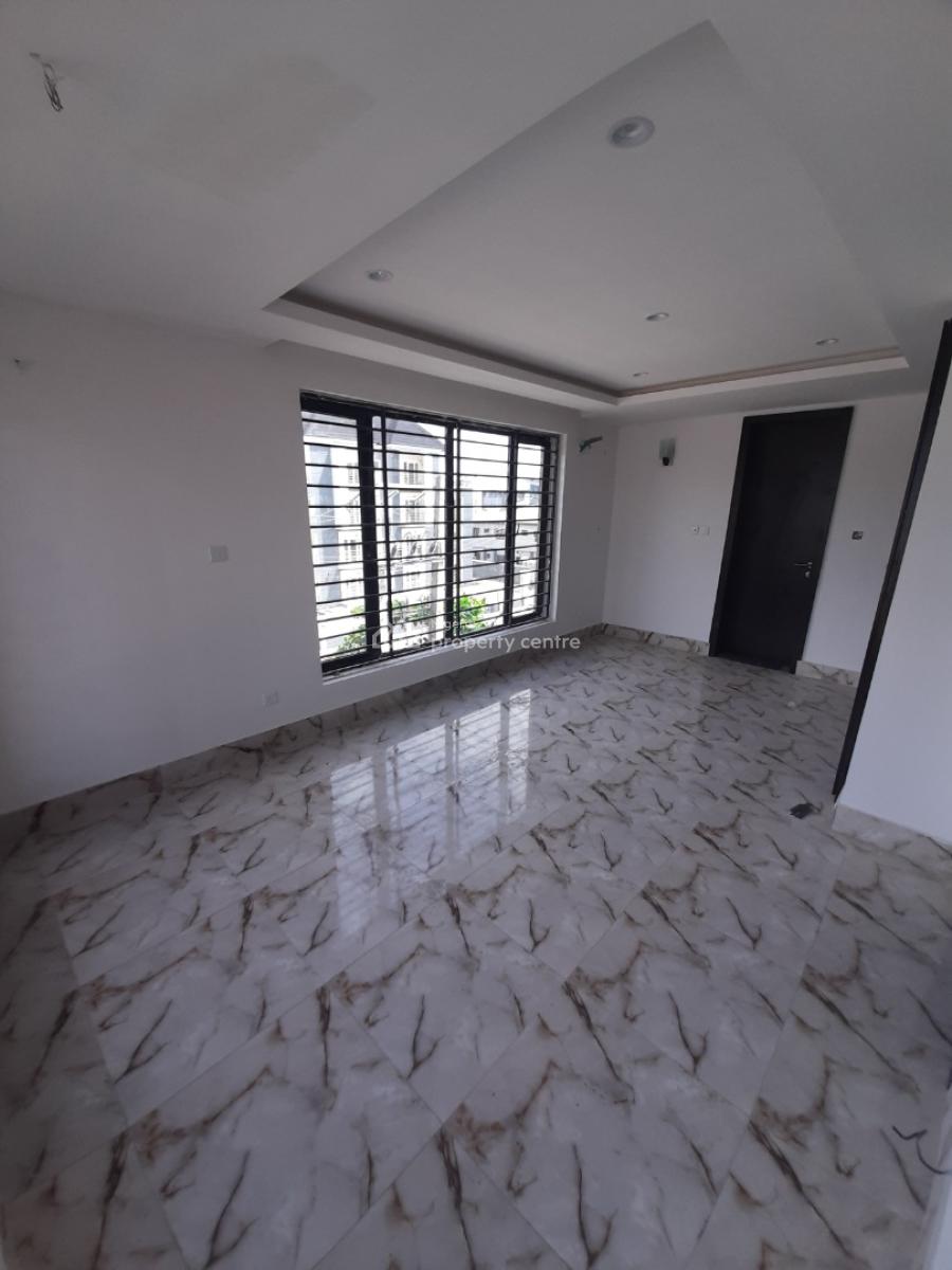 Serviced 3 Bedroom En-suite Flat with an Enclosed Fitted Kitchen, Cook, Lekki Phase 1, Lekki, Lagos, Flat / Apartment for Rent