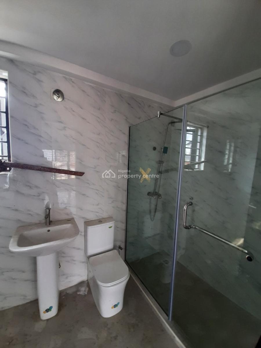 Serviced 3 Bedroom En-suite Flat with an Enclosed Fitted Kitchen, Cook, Lekki Phase 1, Lekki, Lagos, Flat / Apartment for Rent