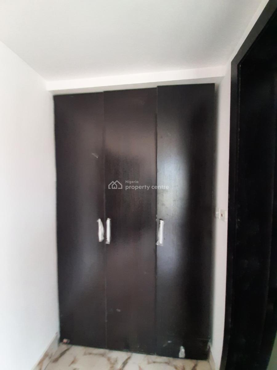 Serviced 3 Bedroom En-suite Flat with an Enclosed Fitted Kitchen, Cook, Lekki Phase 1, Lekki, Lagos, Flat / Apartment for Rent