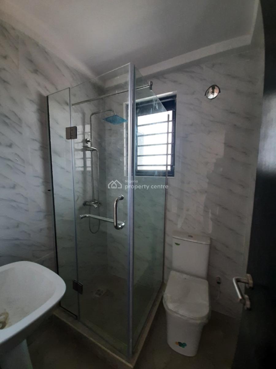 Serviced 3 Bedroom En-suite Flat with an Enclosed Fitted Kitchen, Cook, Lekki Phase 1, Lekki, Lagos, Flat / Apartment for Rent