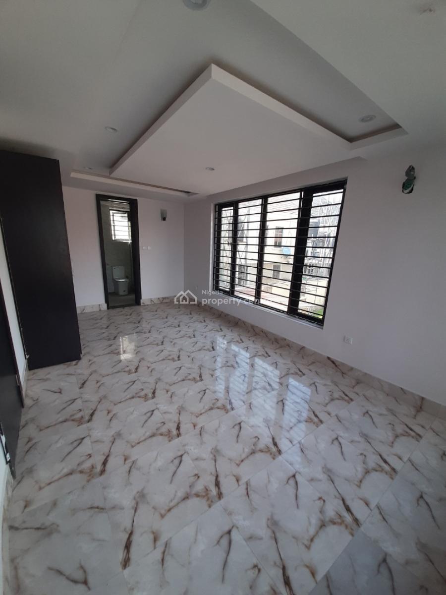 Serviced 3 Bedroom En-suite Flat with an Enclosed Fitted Kitchen, Cook, Lekki Phase 1, Lekki, Lagos, Flat / Apartment for Rent
