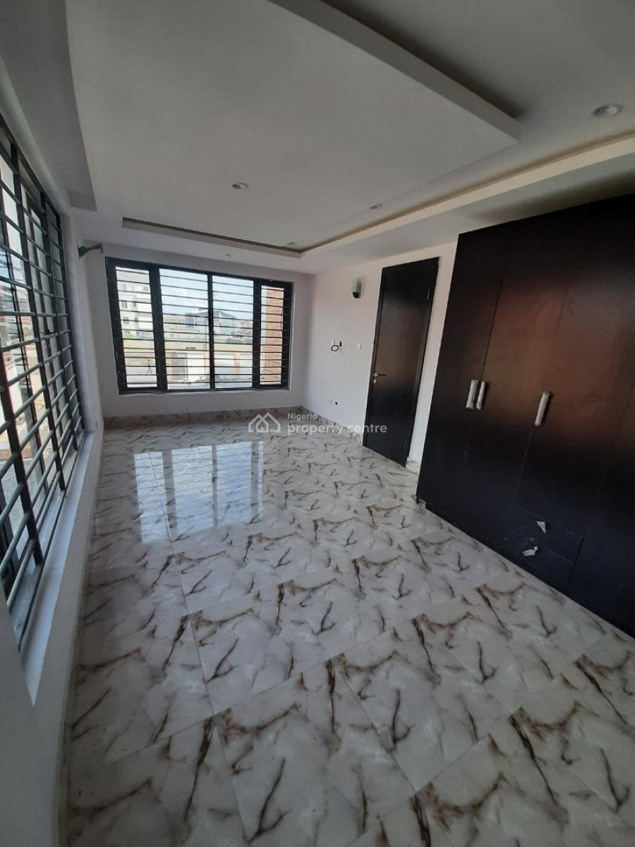 Serviced 3 Bedroom En-suite Flat with an Enclosed Fitted Kitchen, Cook, Lekki Phase 1, Lekki, Lagos, Flat / Apartment for Rent