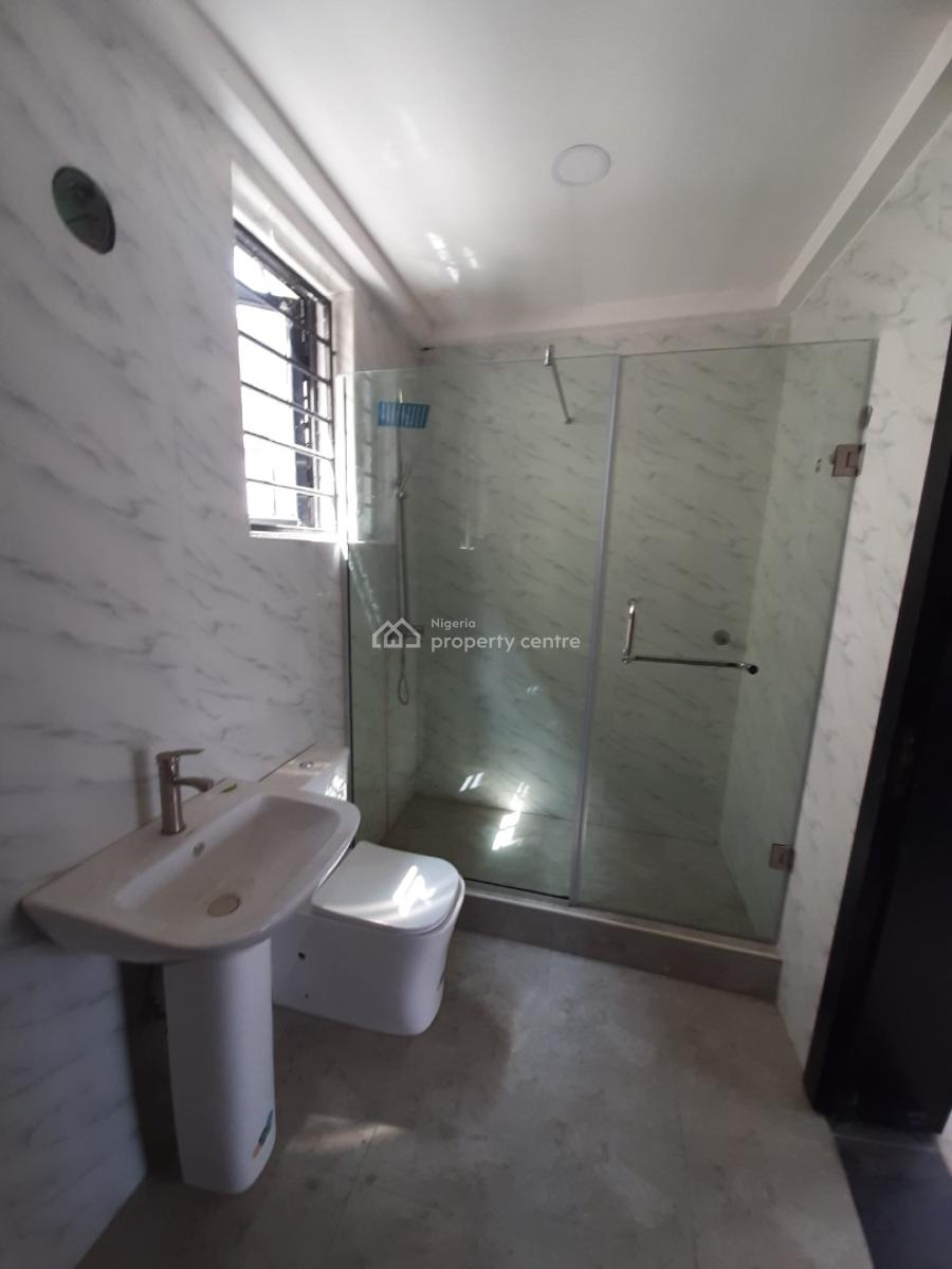 Serviced 3 Bedroom En-suite Flat with an Enclosed Fitted Kitchen, Cook, Lekki Phase 1, Lekki, Lagos, Flat / Apartment for Rent
