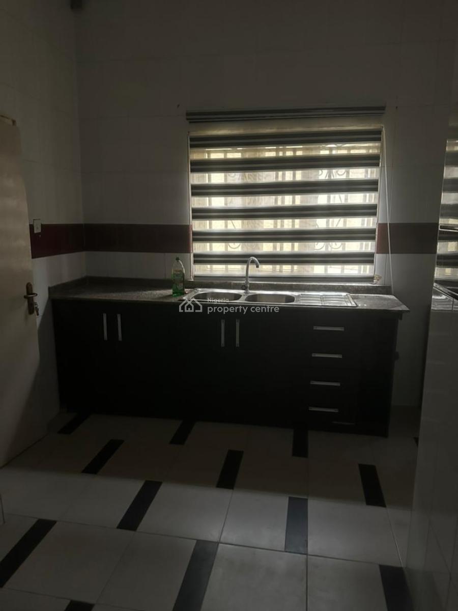Spacious Room with Spacious Bathroom and Shared Kitchen, Off Admiralty, Lekki Phase 1, Lekki, Lagos, Self Contain (single Rooms) for Rent