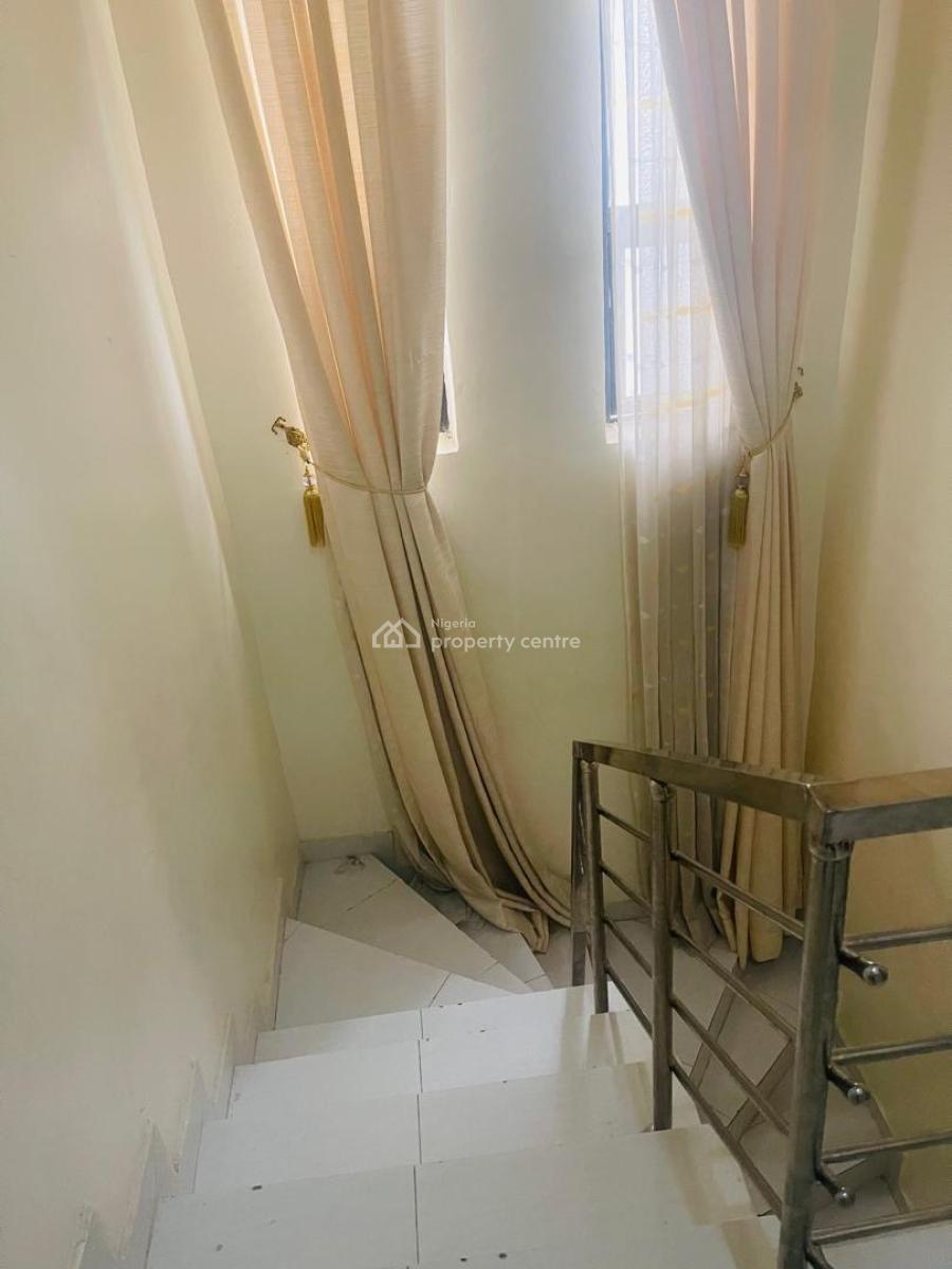 Distress Sweet Deal  4 Bedroom Semi Detached Duplex Self Compound, Orchid Road Lekki, Lekki, Lagos, Semi-detached Duplex for Sale
