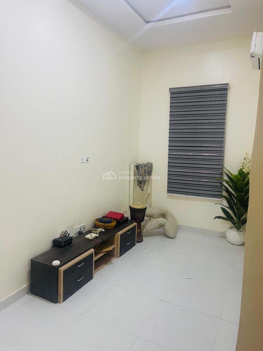 Distress Sweet Deal  4 Bedroom Semi Detached Duplex Self Compound, Orchid Road Lekki, Lekki, Lagos, Semi-detached Duplex for Sale
