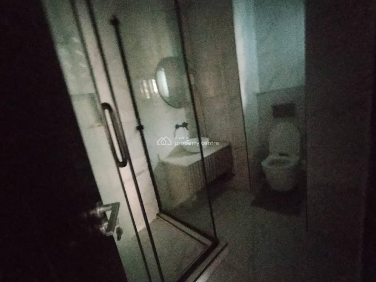 Well Improved & Fully Serviced 3bedrooms  with Bq, Lift, Pool & Ac, Safecourt Estate Ikate, Lekki, Lagos, Flat / Apartment for Rent