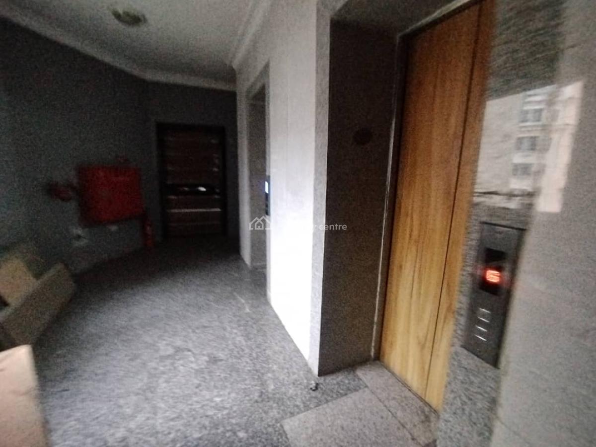Well Improved & Fully Serviced 3bedrooms  with Bq, Lift, Pool & Ac, Safecourt Estate Ikate, Lekki, Lagos, Flat / Apartment for Rent