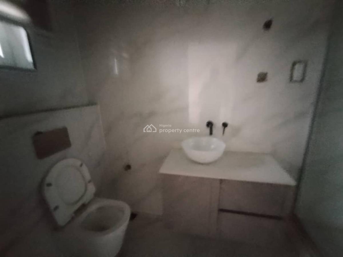 Well Improved & Fully Serviced 3bedrooms  with Bq, Lift, Pool & Ac, Safecourt Estate Ikate, Lekki, Lagos, Flat / Apartment for Rent
