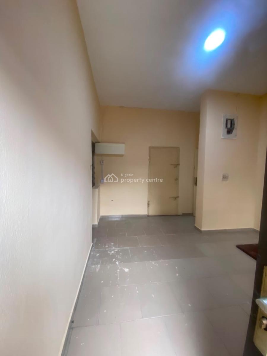 Well Maintained One Bedroom Apartment, Lekki Phase 1, Lekki Phase 1, Lekki, Lagos, Flat / Apartment for Rent