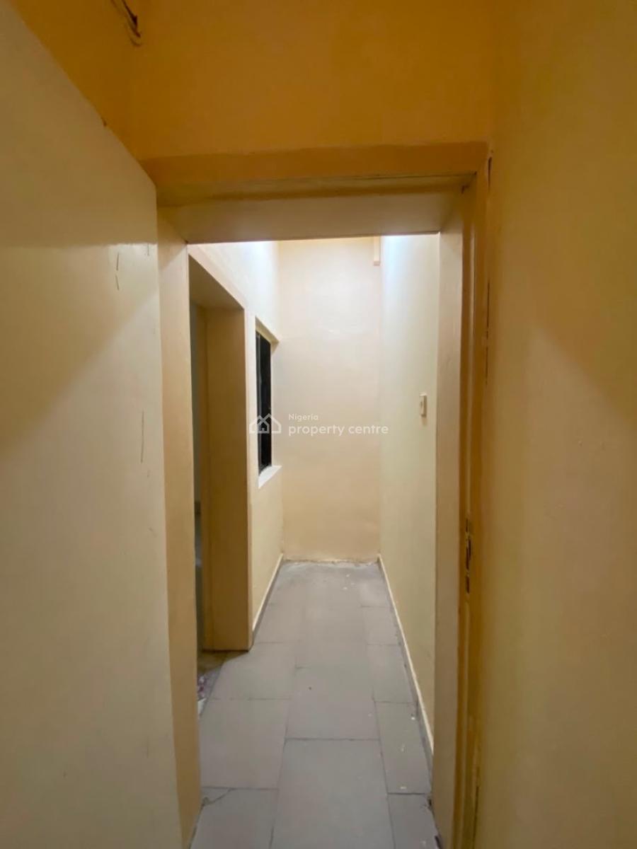 Well Maintained One Bedroom Apartment, Lekki Phase 1, Lekki Phase 1, Lekki, Lagos, Flat / Apartment for Rent