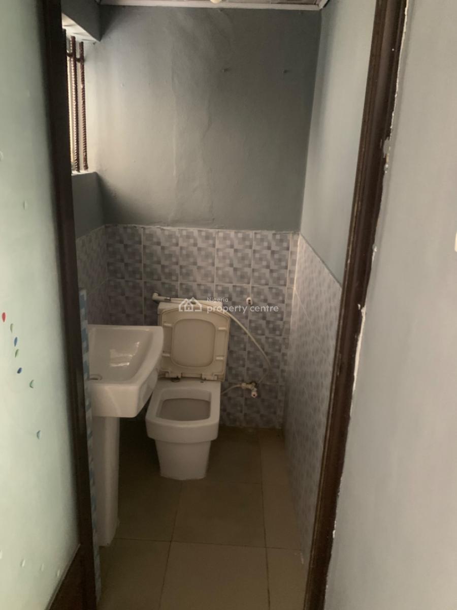 a Spacious 2 Bedroom Flat, Gra Phase 1, Magodo, Lagos, Flat / Apartment for Rent