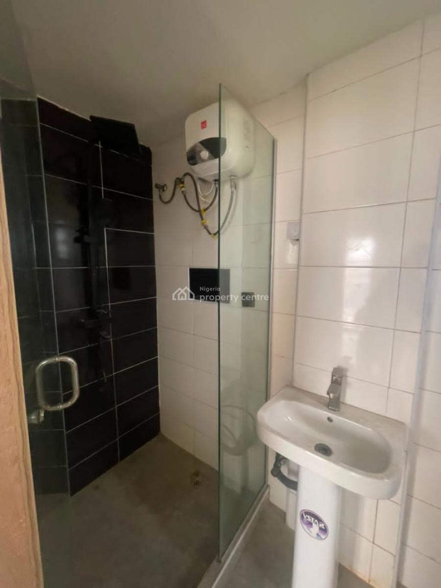 Sharp and Spacious  Fully Serviced 2bedroom Apartment Upstairs, Ologolo Lifestyle Lekki Lagos, Ologolo, Lekki, Lagos, Flat / Apartment for Rent