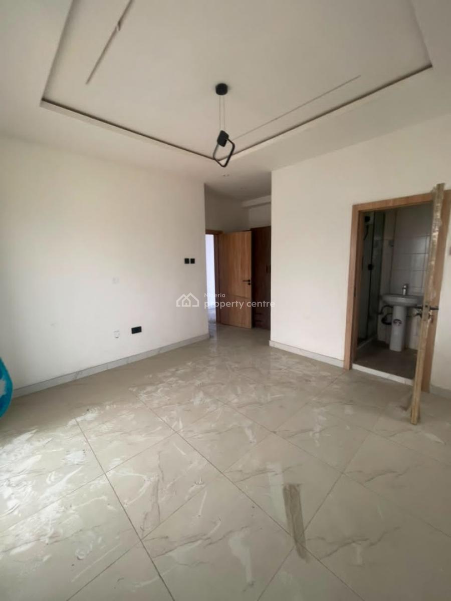 Sharp and Spacious  Fully Serviced 2bedroom Apartment Upstairs, Ologolo Lifestyle Lekki Lagos, Ologolo, Lekki, Lagos, Flat / Apartment for Rent