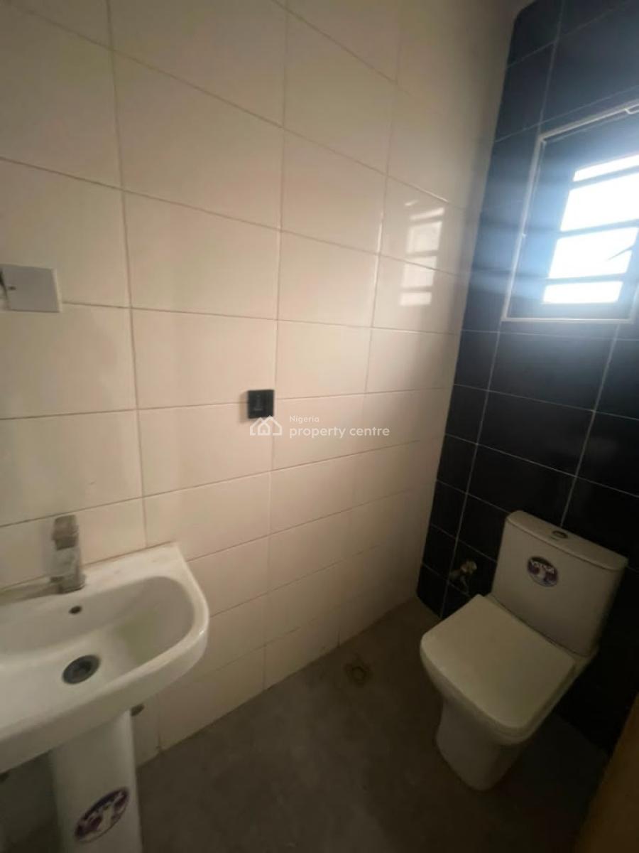 Sharp and Spacious  Fully Serviced 2bedroom Apartment Upstairs, Ologolo Lifestyle Lekki Lagos, Ologolo, Lekki, Lagos, Flat / Apartment for Rent