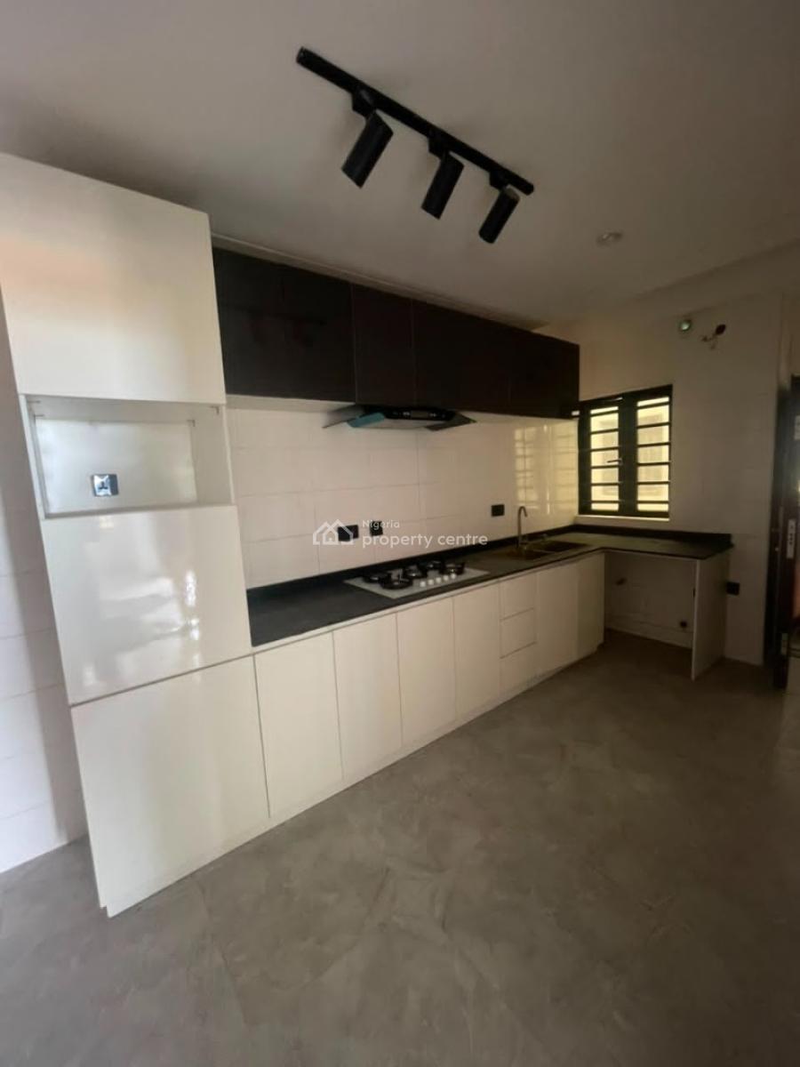 Sharp and Spacious  Fully Serviced 2bedroom Apartment Upstairs, Ologolo Lifestyle Lekki Lagos, Ologolo, Lekki, Lagos, Flat / Apartment for Rent