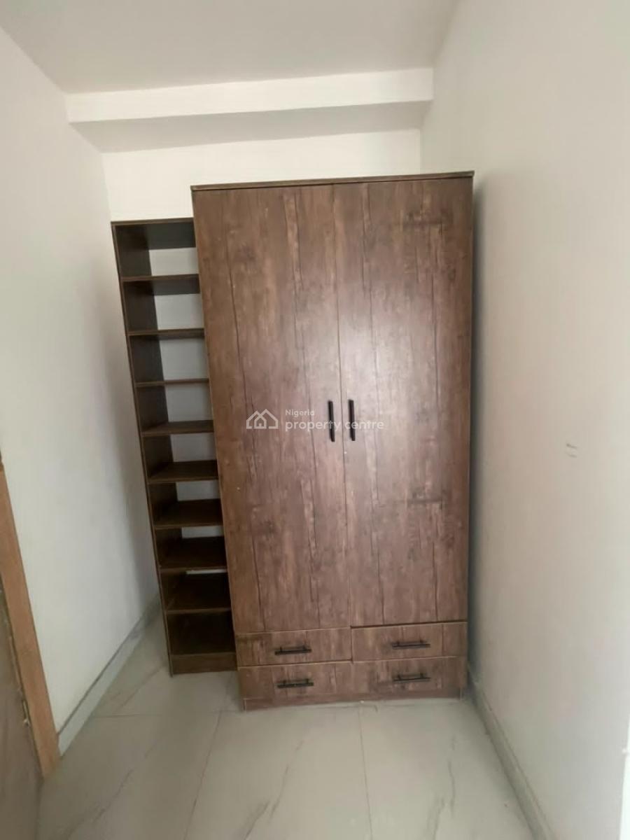 Sharp and Spacious  Fully Serviced 2bedroom Apartment Upstairs, Ologolo Lifestyle Lekki Lagos, Ologolo, Lekki, Lagos, Flat / Apartment for Rent