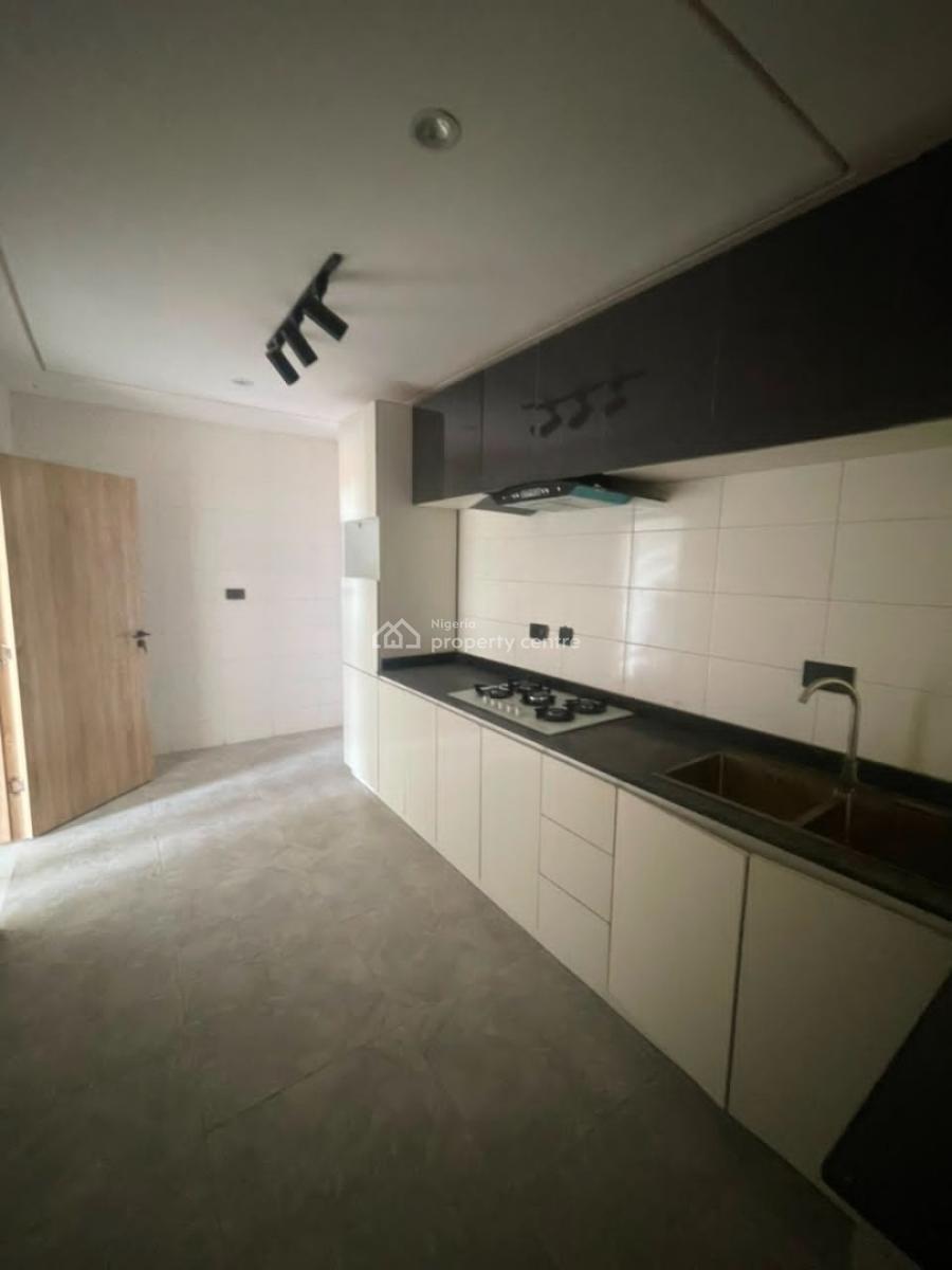 Sharp and Spacious  Fully Serviced 2bedroom Apartment Upstairs, Ologolo Lifestyle Lekki Lagos, Ologolo, Lekki, Lagos, Flat / Apartment for Rent