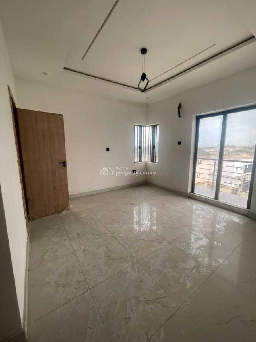 Sharp and Spacious  Fully Serviced 2bedroom Apartment Upstairs, Ologolo Lifestyle Lekki Lagos, Ologolo, Lekki, Lagos, Flat / Apartment for Rent