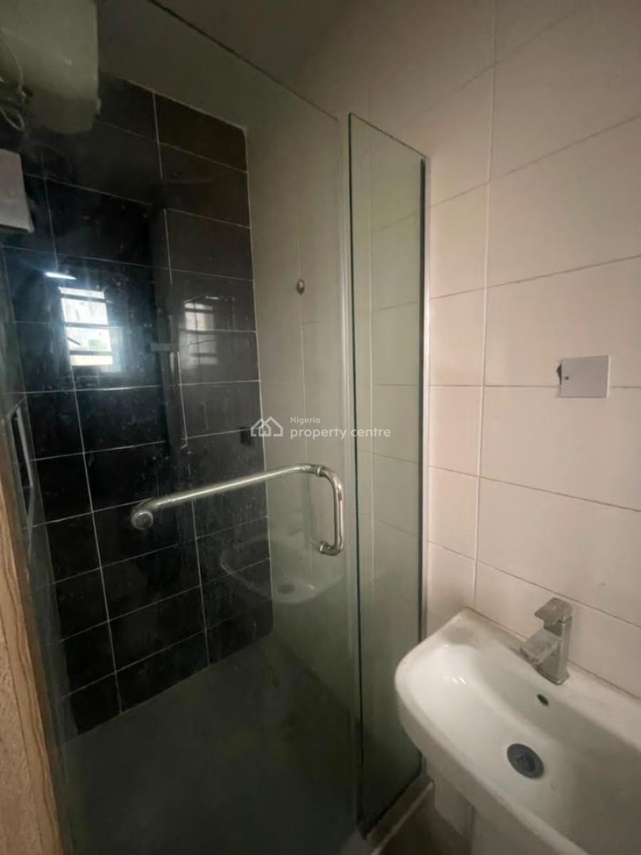 Sharp and Spacious  Fully Serviced 2bedroom Apartment Upstairs, Ologolo Lifestyle Lekki Lagos, Ologolo, Lekki, Lagos, Flat / Apartment for Rent