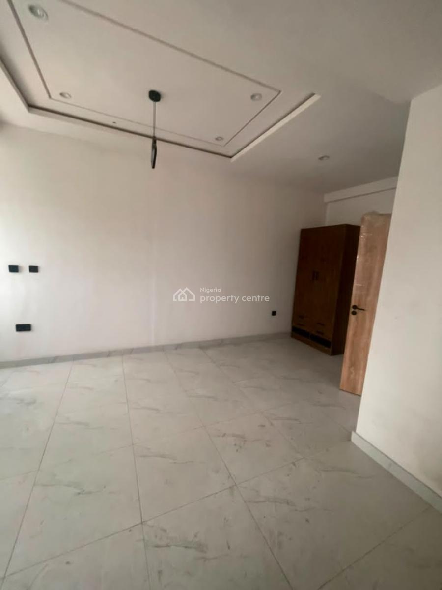 Sharp and Spacious  Fully Serviced 2bedroom Apartment Upstairs, Ologolo Lifestyle Lekki Lagos, Ologolo, Lekki, Lagos, Flat / Apartment for Rent