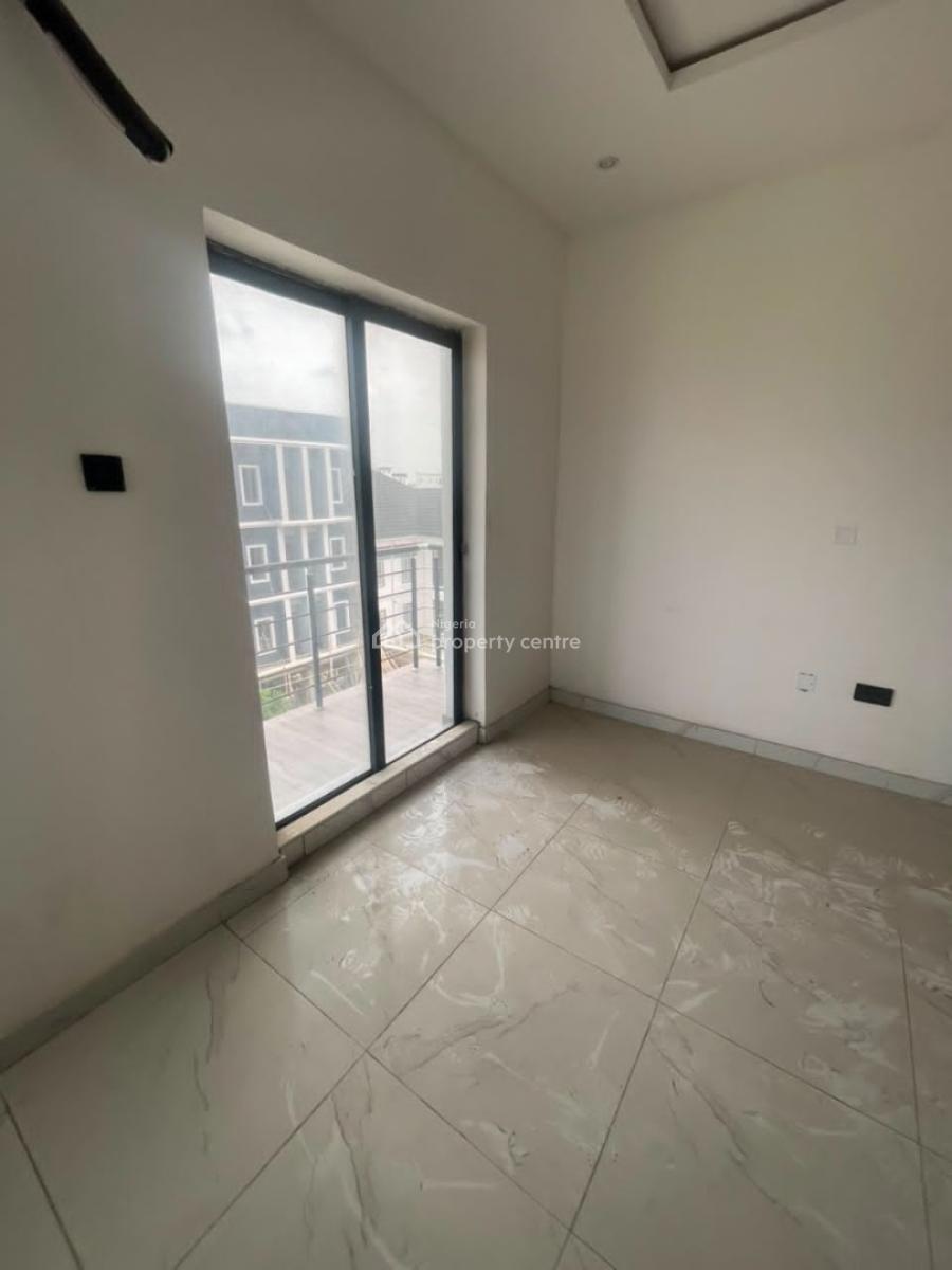 Sharp and Spacious  Fully Serviced 2bedroom Apartment Upstairs, Ologolo Lifestyle Lekki Lagos, Ologolo, Lekki, Lagos, Flat / Apartment for Rent